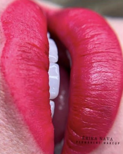 Labios con micropigmentación